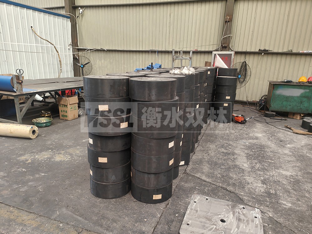 疊層隔震橡膠支座廠家 鋼結(jié)構(gòu)隔震支座生產(chǎn)廠家 LNR400橡膠支座廠家