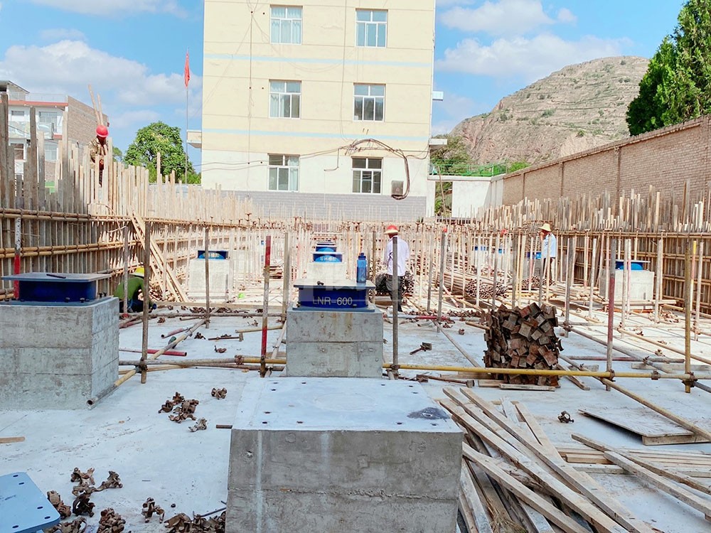 高阻尼橡膠高支座廠家 鉛芯隔振支座廠家 LNR1400天然橡膠隔震支座廠家