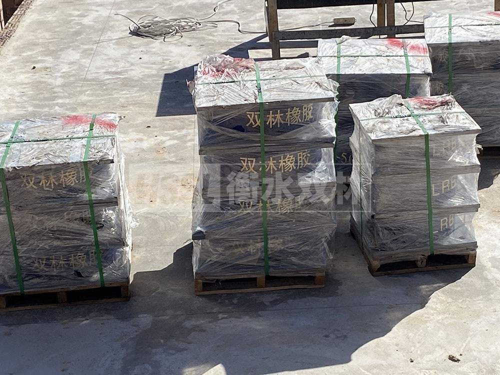 建筑隔震建筑的隔震支座 高阻尼橡膠支座廠家電話 LRB1400隔震支座生產(chǎn)廠家