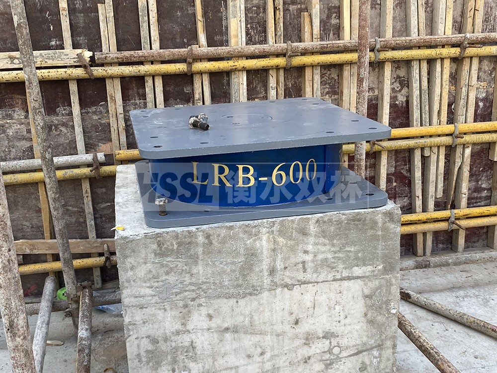 HDR1200隔震支座 LNR隔震支座500(II型)生產(chǎn)廠家 LRB1400鉛芯隔震支座廠家電話